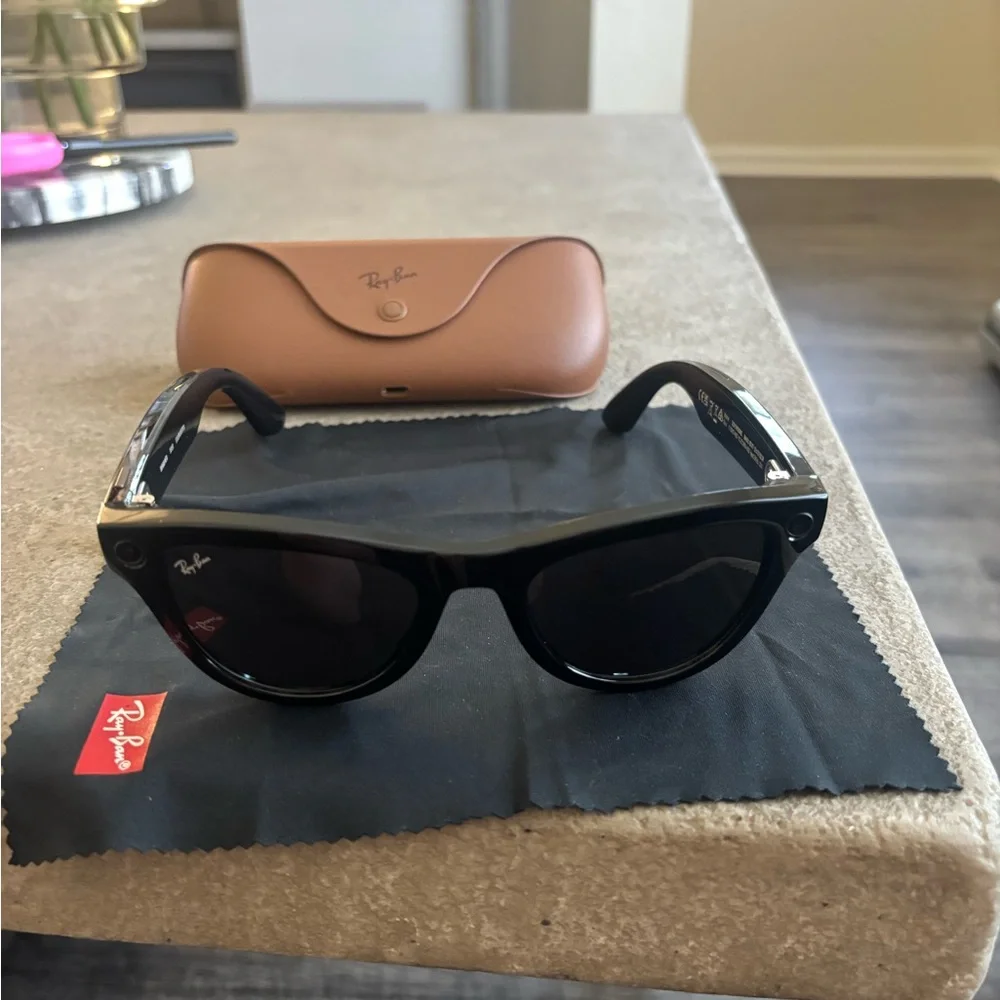 Ray-Ban Black Sunglasses with Tan Case